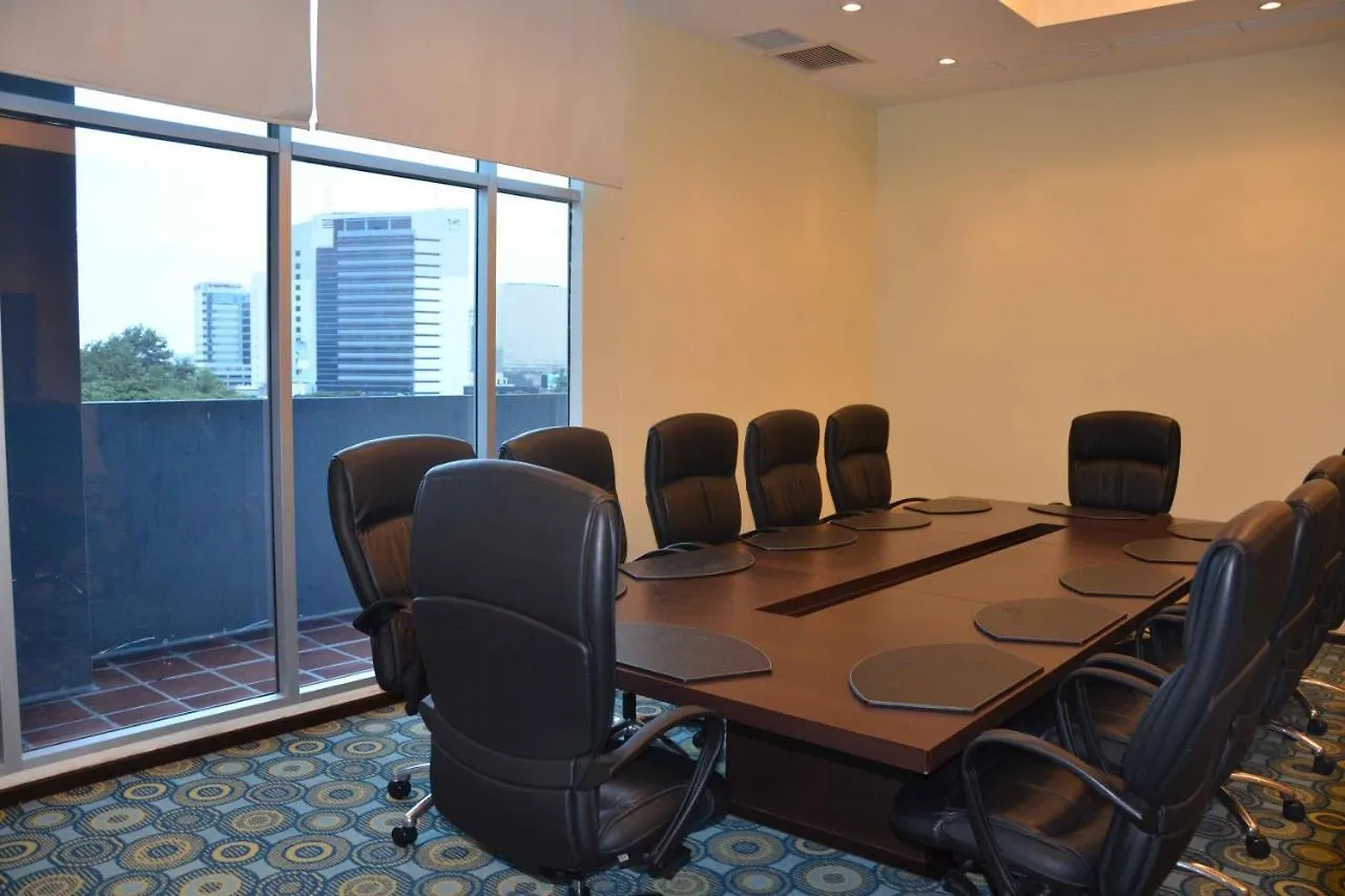 Courtyard By Marriott Guayaquil Hotel